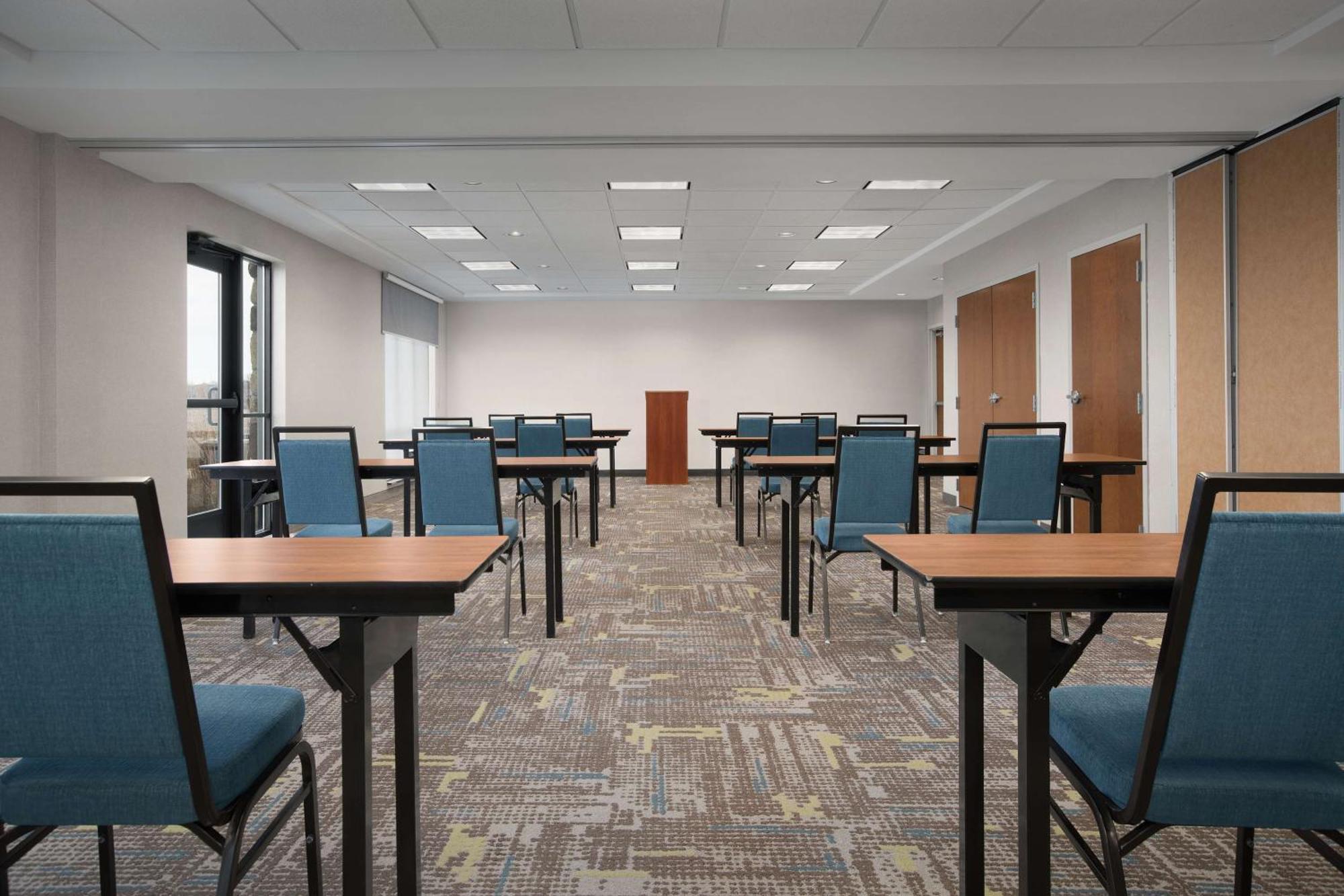 Hampton Inn Yorkville Ngoại thất bức ảnh
