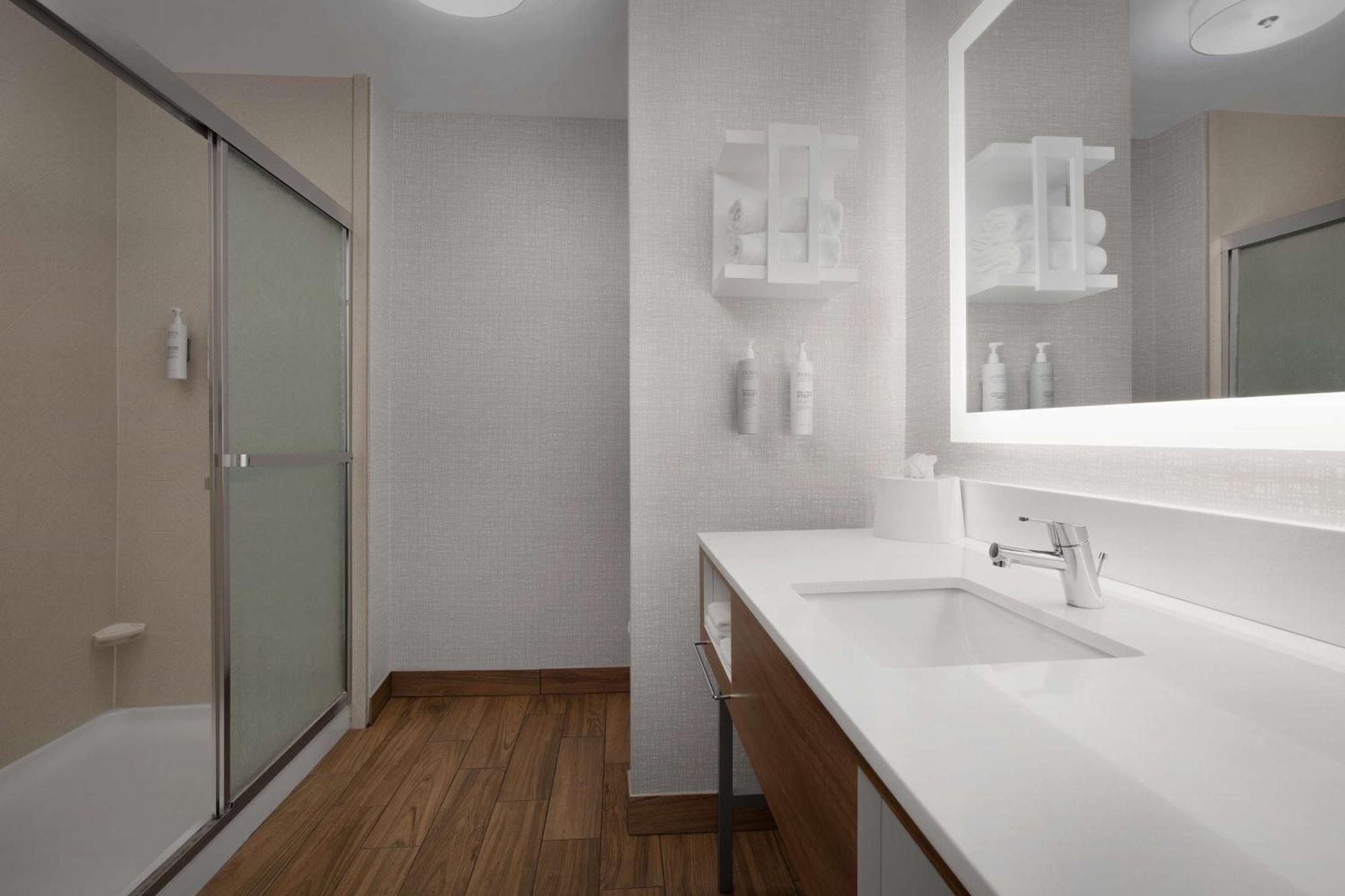 Hampton Inn Yorkville Ngoại thất bức ảnh