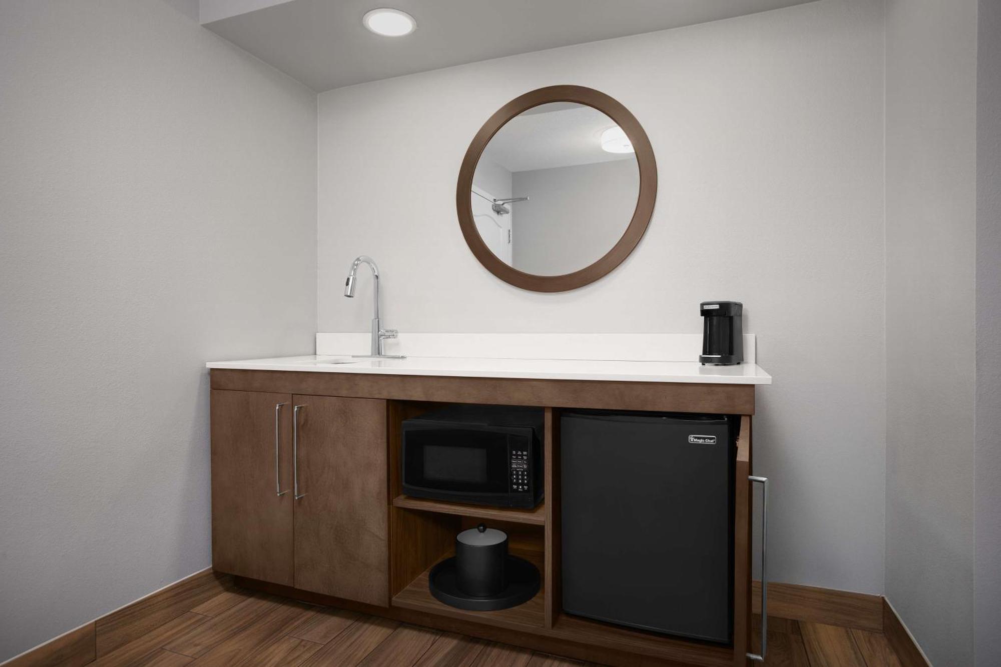 Hampton Inn Yorkville Ngoại thất bức ảnh