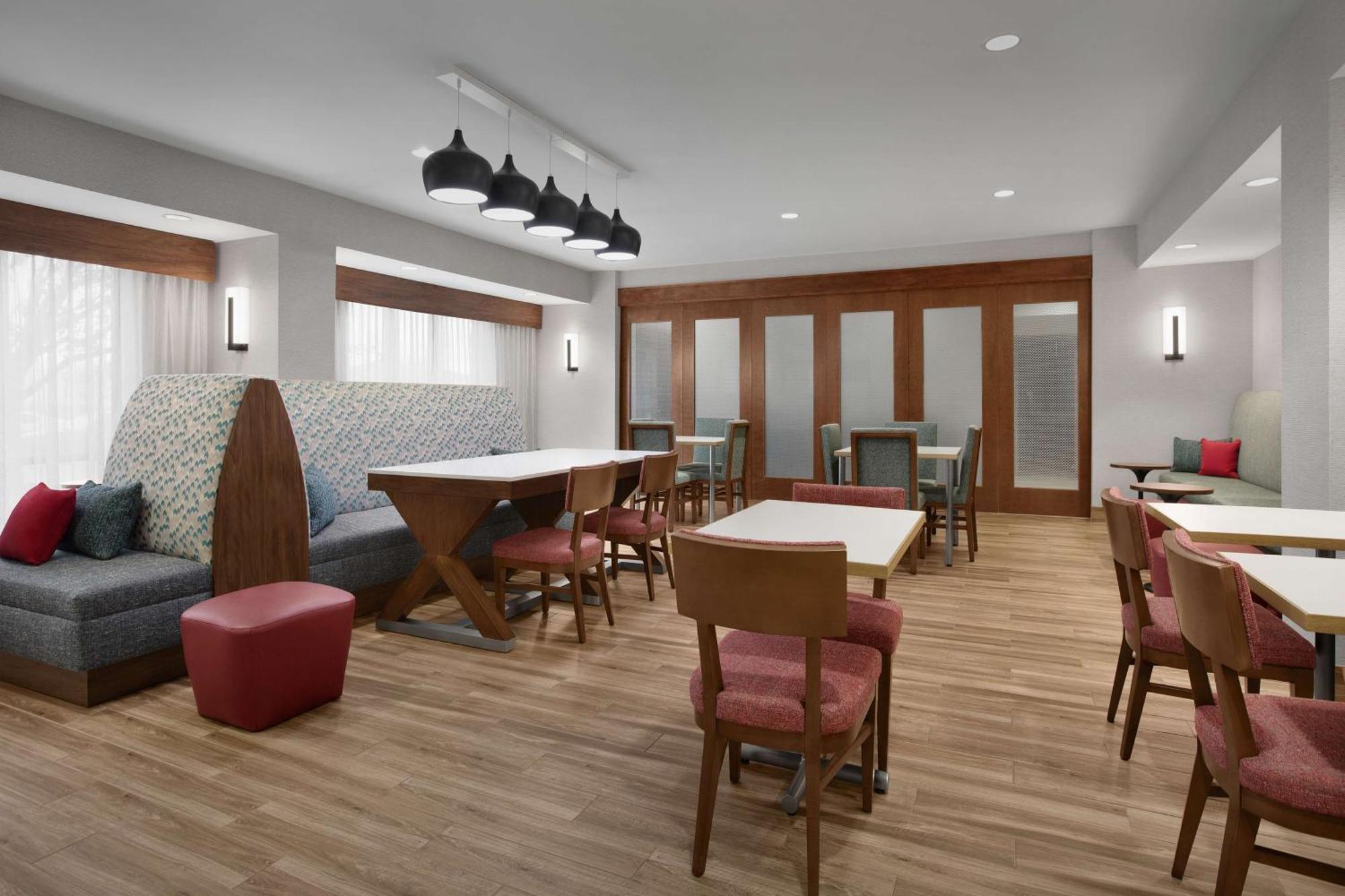 Hampton Inn Yorkville Ngoại thất bức ảnh