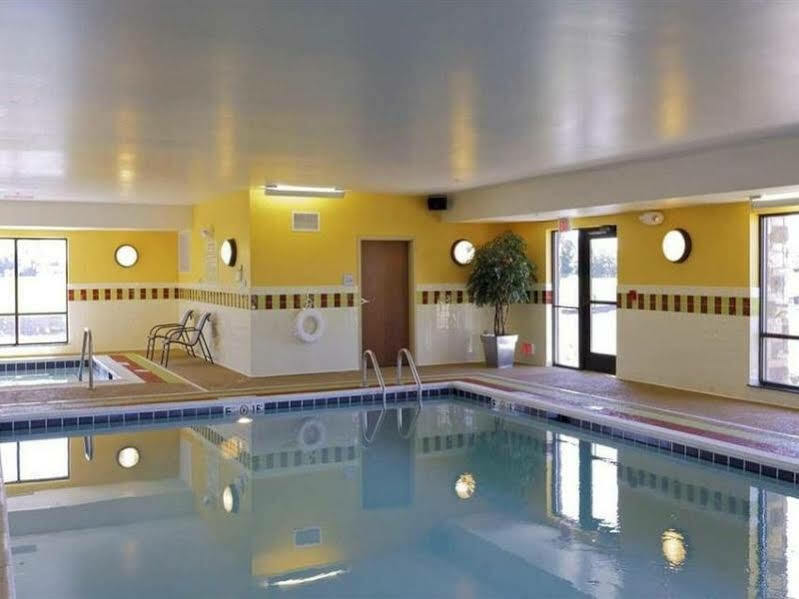 Hampton Inn Yorkville Ngoại thất bức ảnh